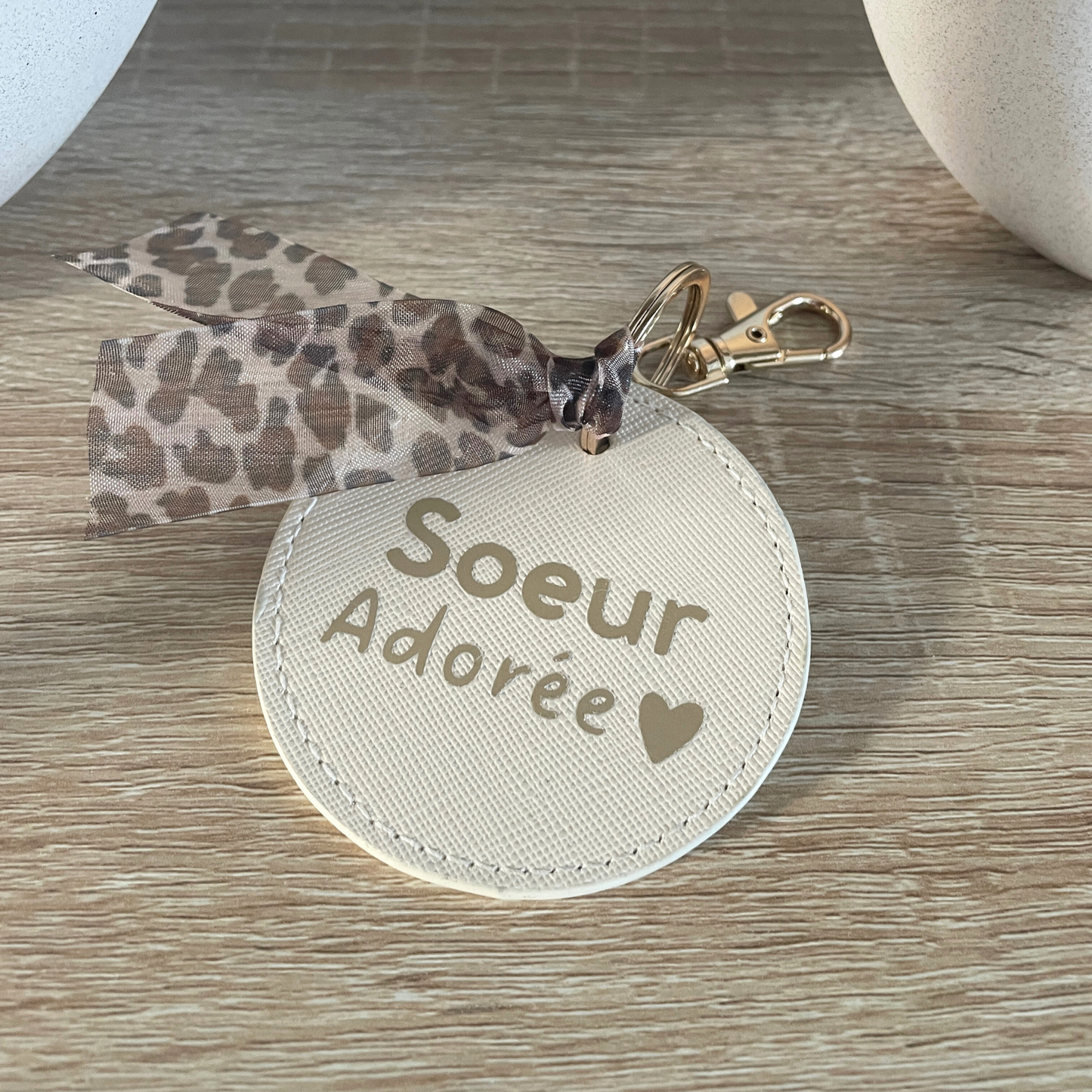 Porte-clé simili cuir CRÈME - ruban transparent léopard - personnalisé